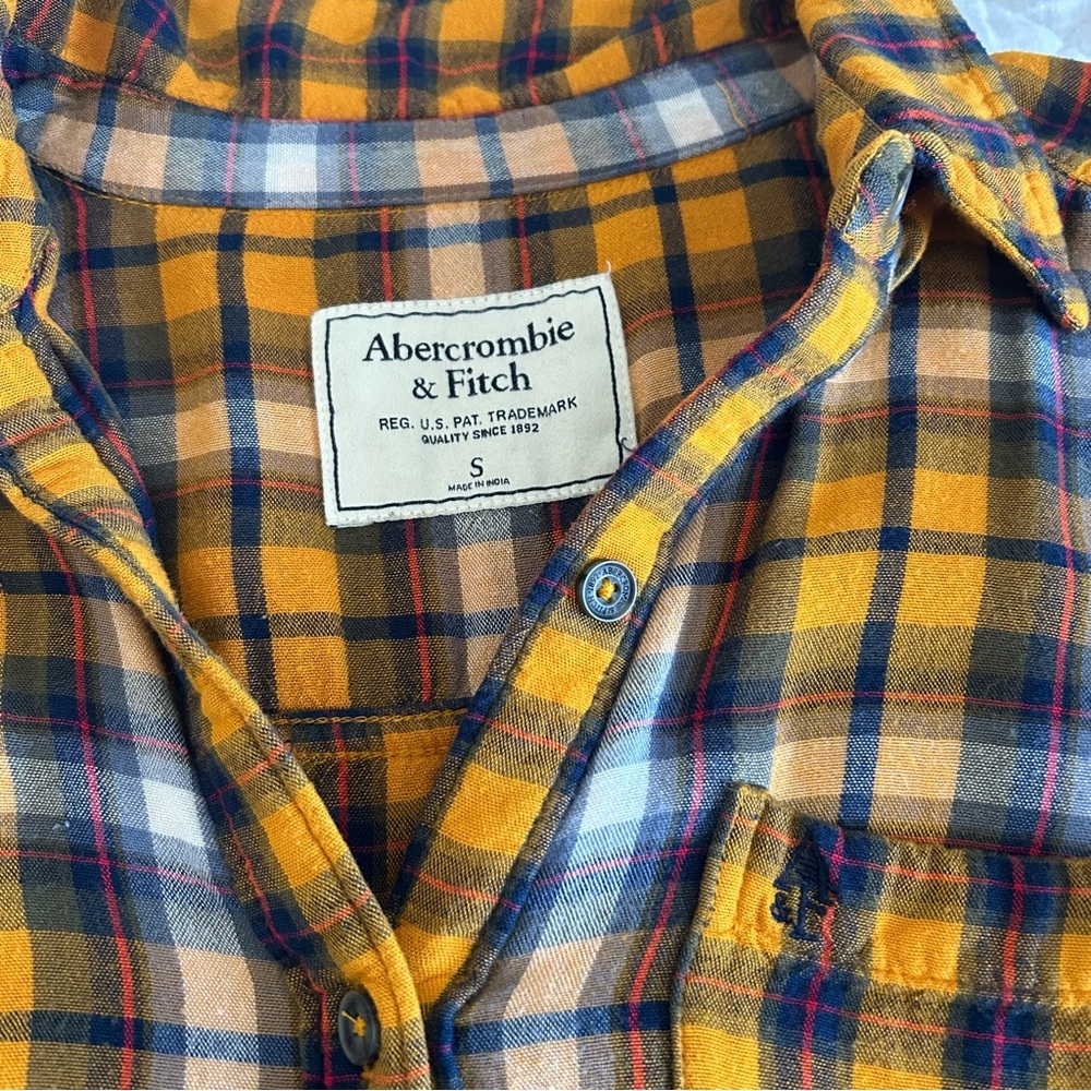A&F super soft button down - Picture 2 of 6
